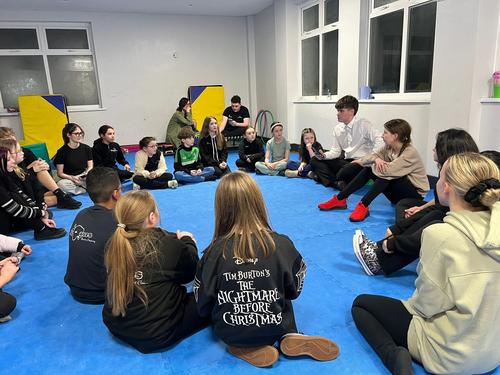The Hunslet Club Rogues performing arts