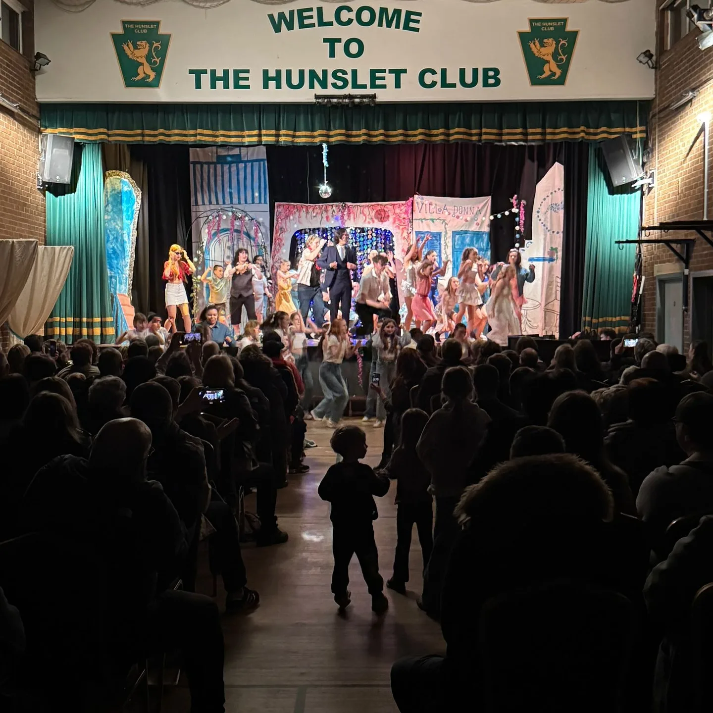 The Hunslet Club Rogues performing arts